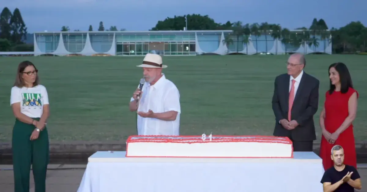 Flávio Bolsonaro: Lula chama viagem aos EUA de vergonhosa