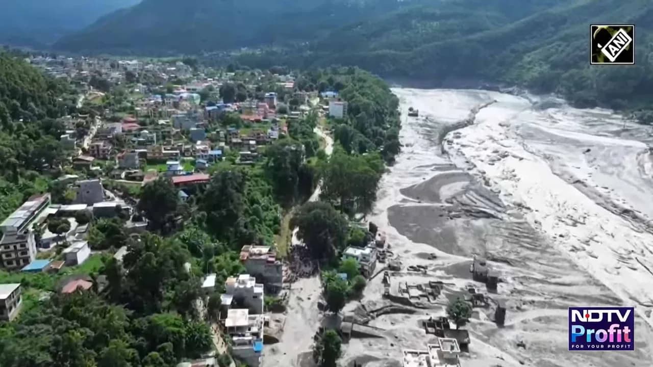 Inundação-relâmpago mata centenas na fronteira do Himalaia