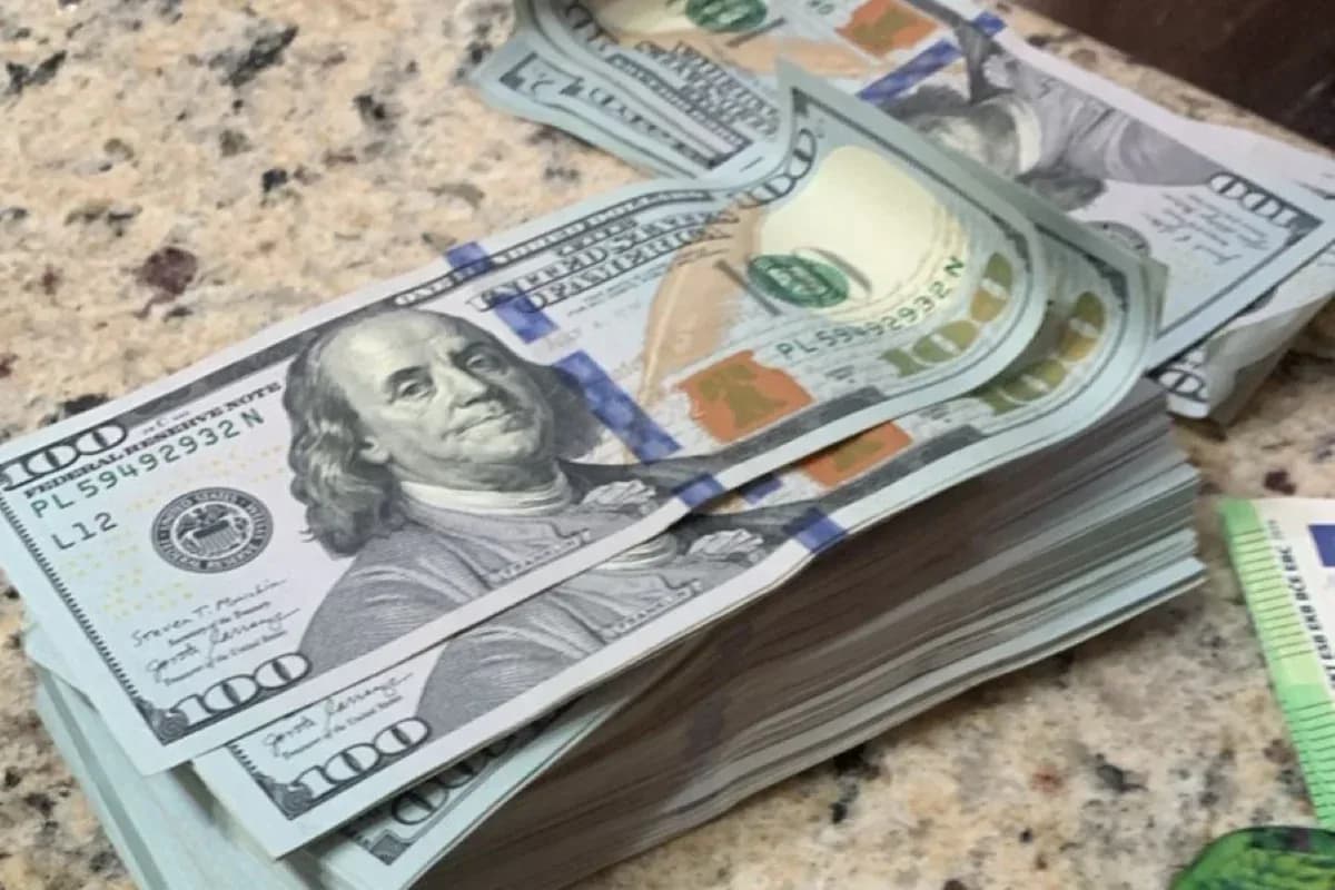Dólar abre estável em R$ 5,15 após ataques EUA-Irã
