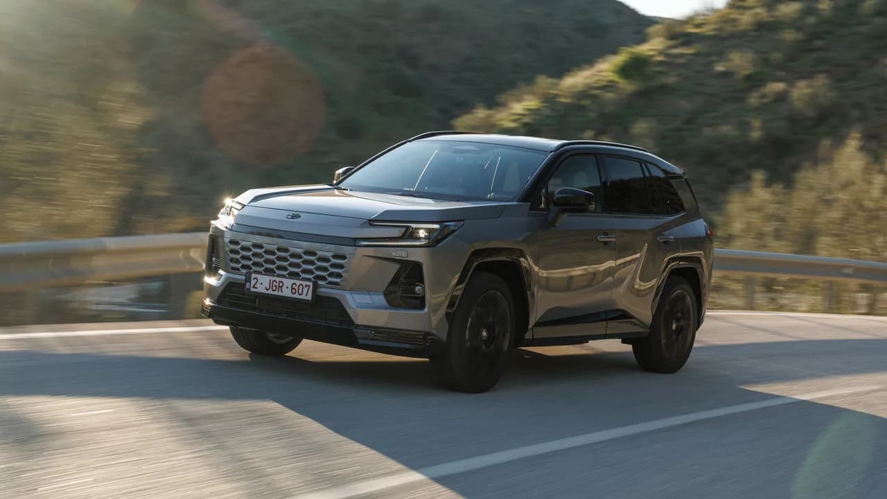 Toyota RAV4 6ª geração: plataforma Arene e plug-in