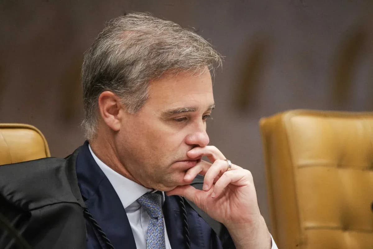TSE manda CUT retirar cinco posts contra Flávio Bolsonaro
