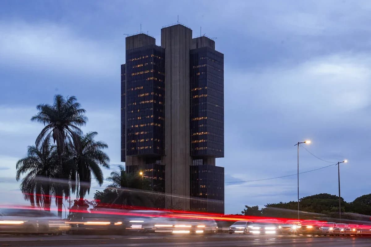 PIB 2026 sobe para 2% e inflação vai a 5,2%