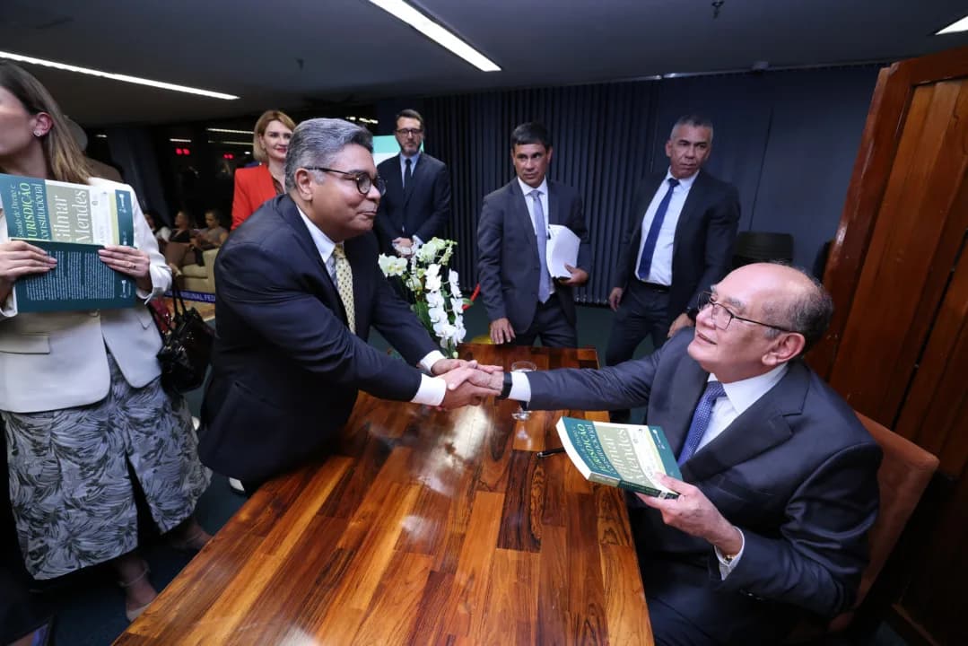 Gilmar Mendes lança livro com votos sobre prisão domiciliar