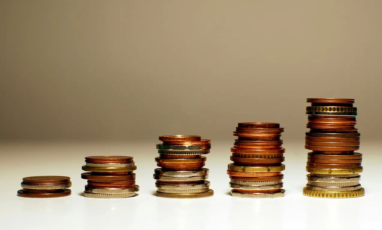 Taxas dos DIs sobem a 13,67% com Brent e Treasuries em alta