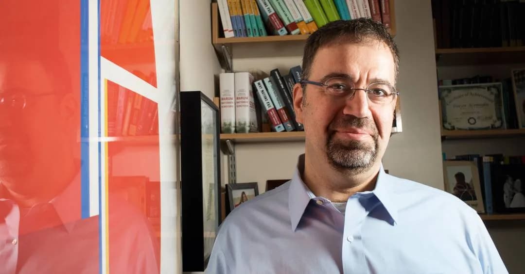 Nobel Acemoglu classifica The Economist como difamatória