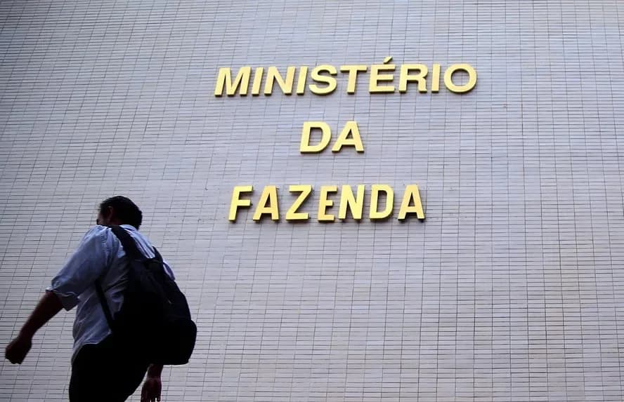 Fazenda: custo do crédito aperta famílias, não a dívida