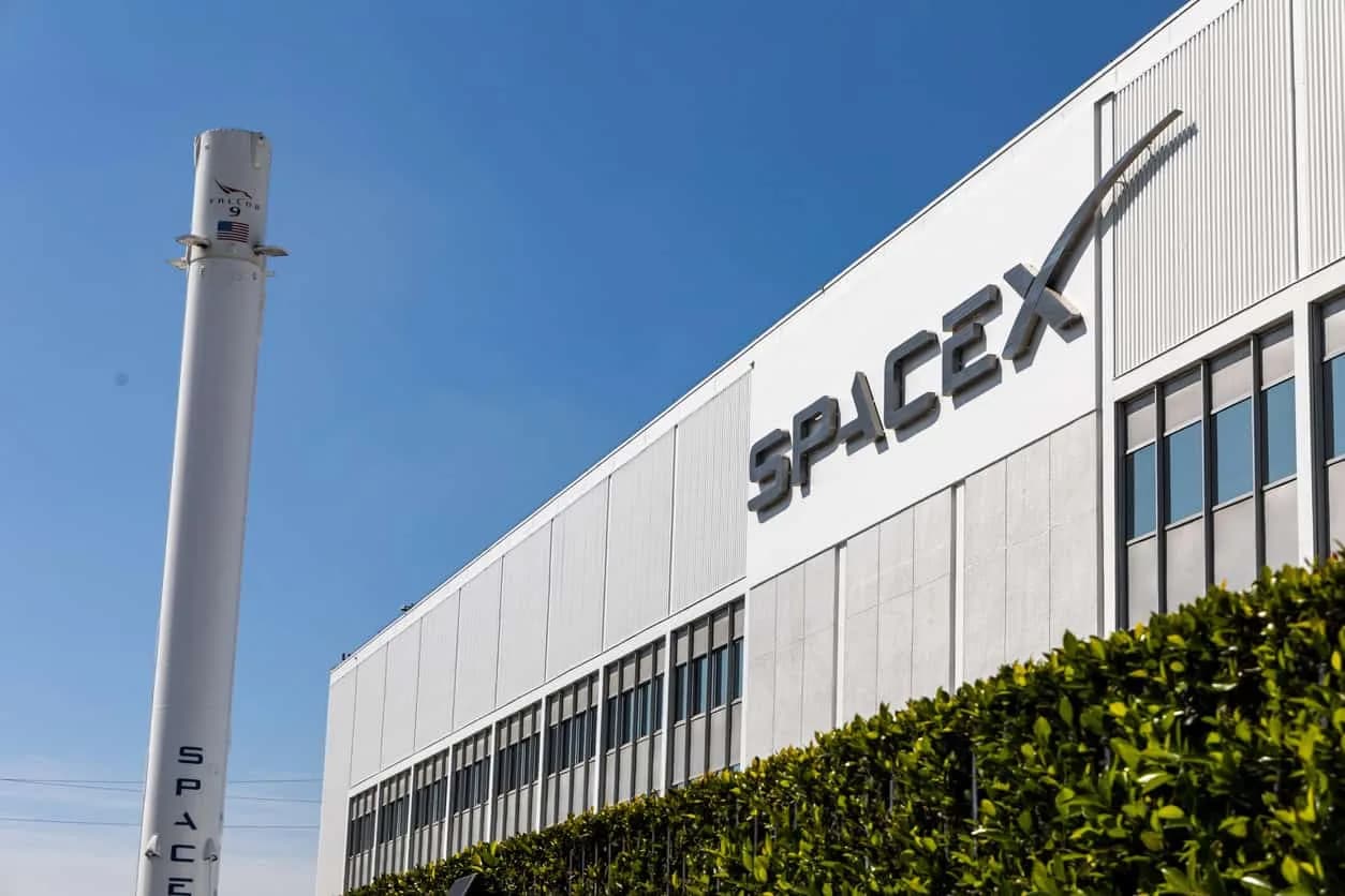 SpaceX: US$ 18 bi em IA e ações recuam 12% no pré-mercado