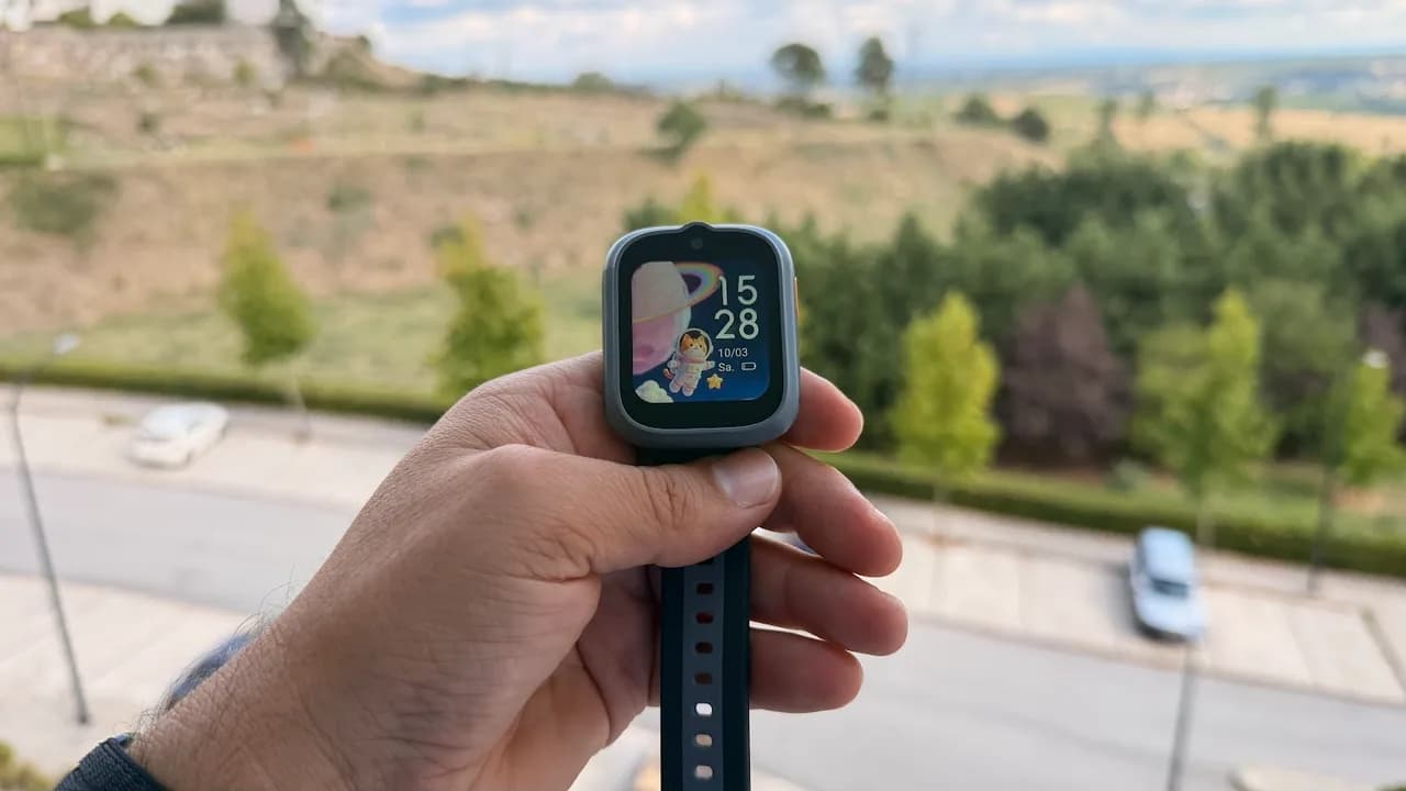 TCL MOVETIME MT48 traz 4G, chamadas e GPS para crianças