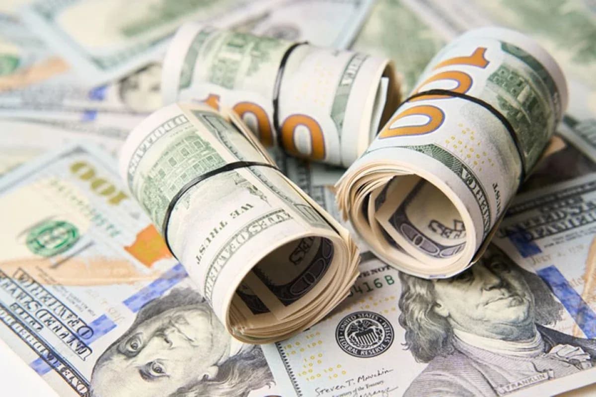 Dólar inicia alta a R$ 5,0790 com tarifas e petróleo