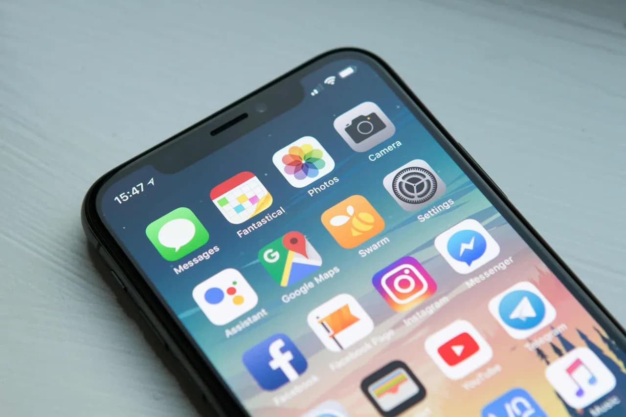 Apps pré-instalados e como liberar espaço no iPhone e Android