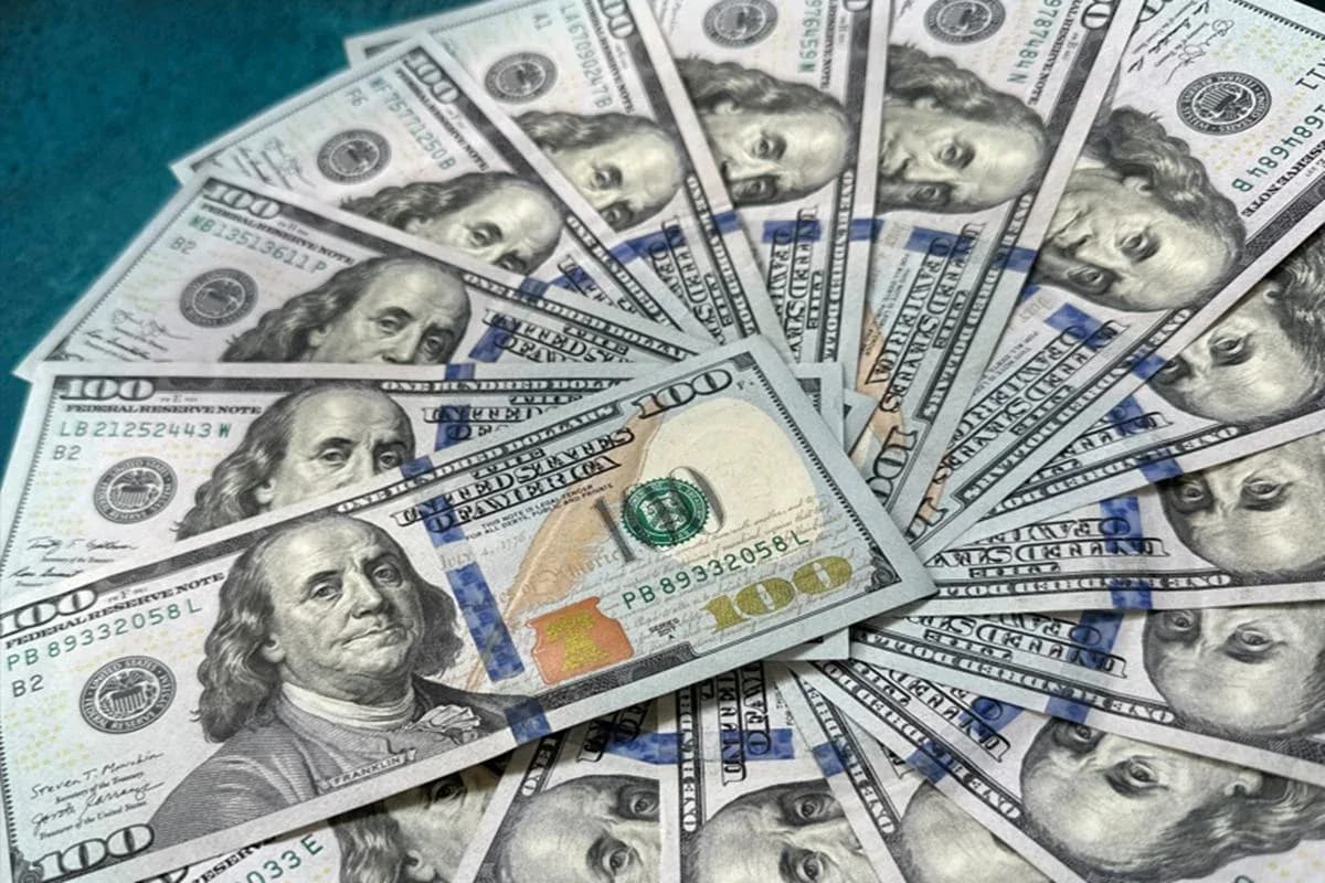 Payroll fraco derruba Ibovespa 1,74% e dólar cai a R$ 5,08