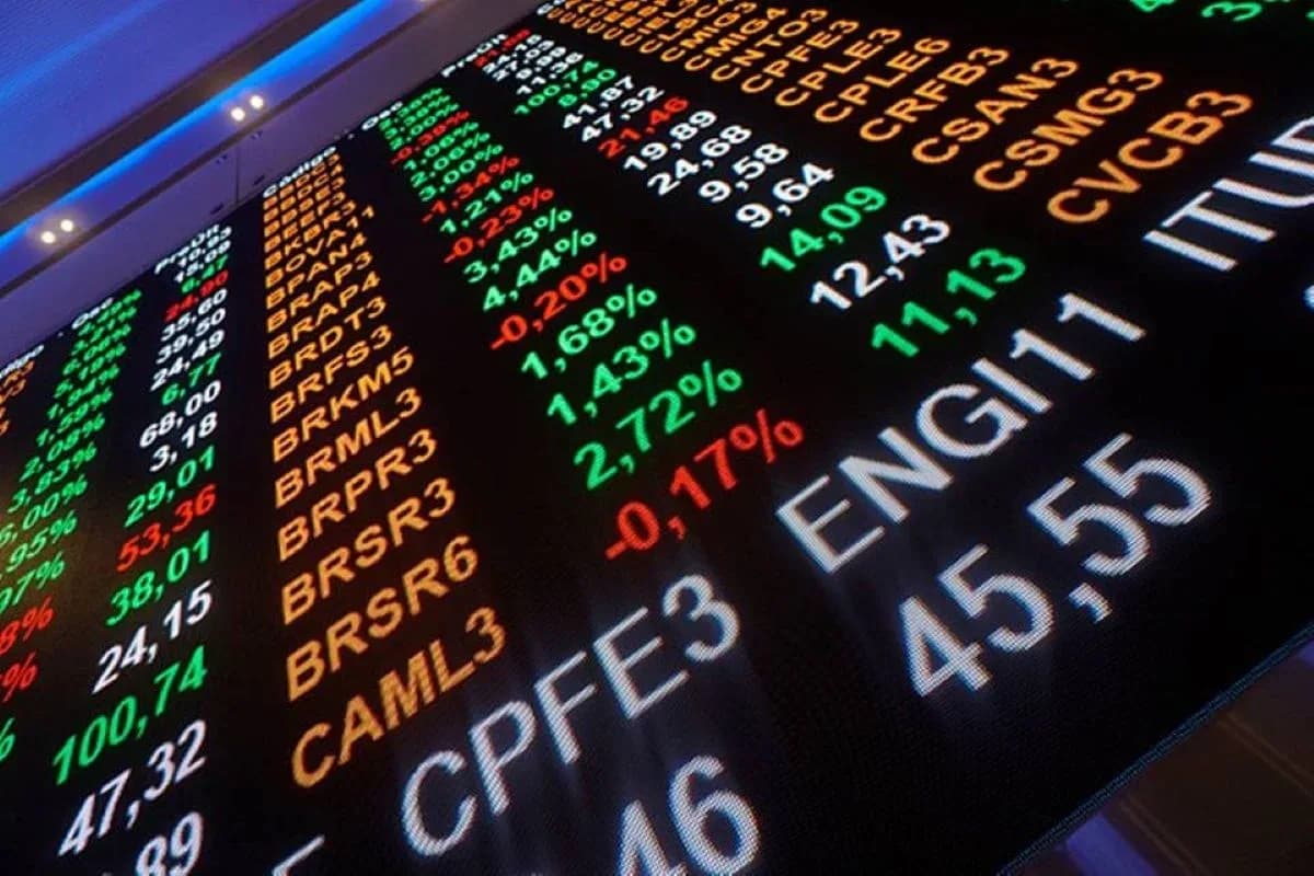 Estrangeiros sacam R$ 4,7 bi da B3 e Ibovespa cai 2,50%