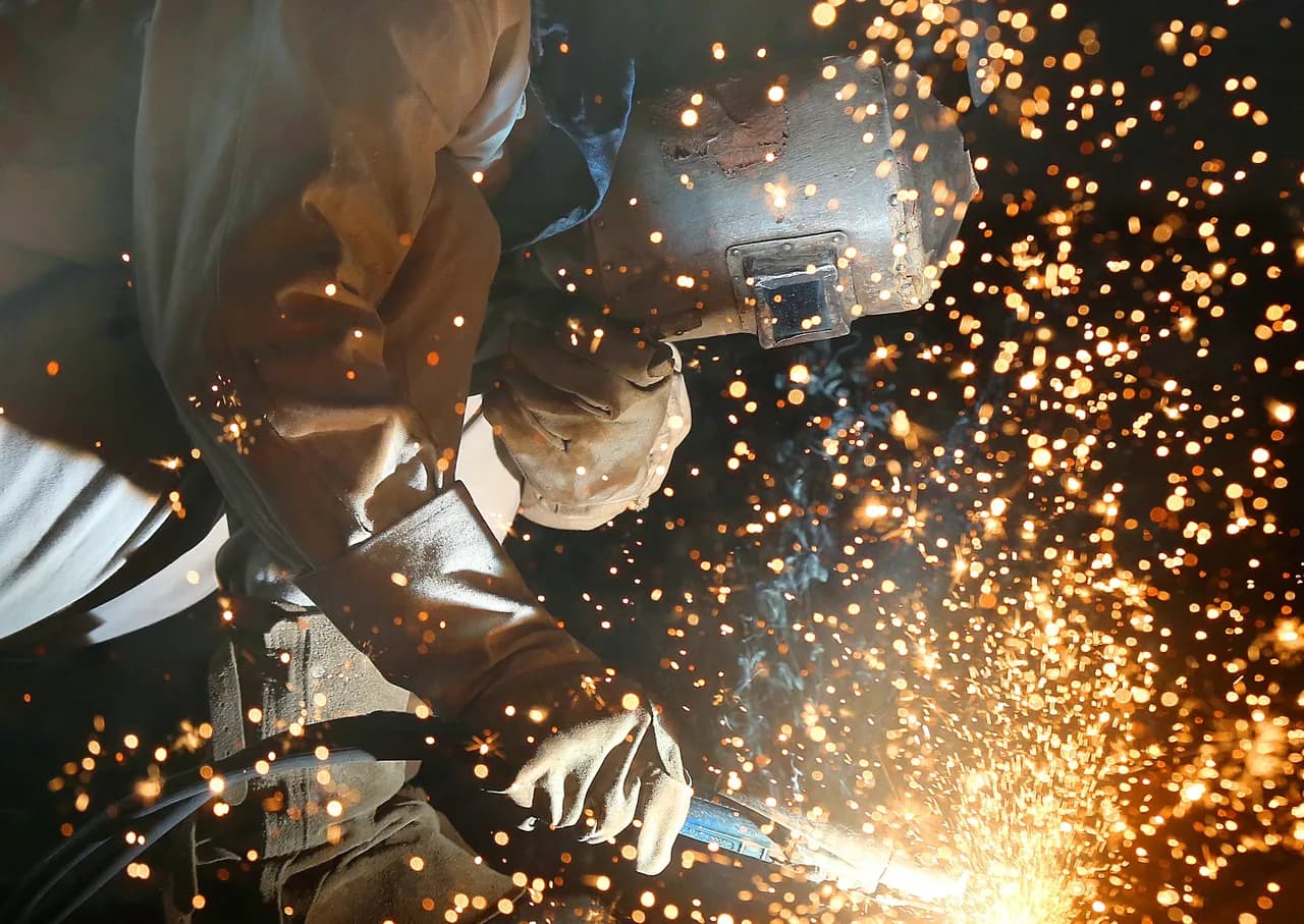 PMIs da China superam 50 na indústria e nos serviços