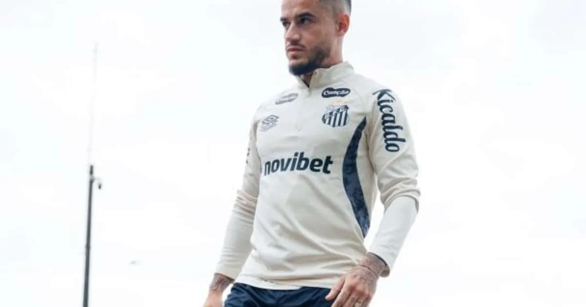 Coutinho treina com elenco e pode estrear contra o Flamengo
