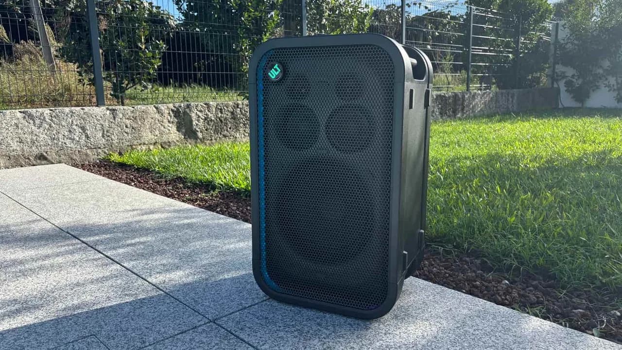 Sony ULT TOWER 7 pesa 22,8 kg e mantém som em volume alto