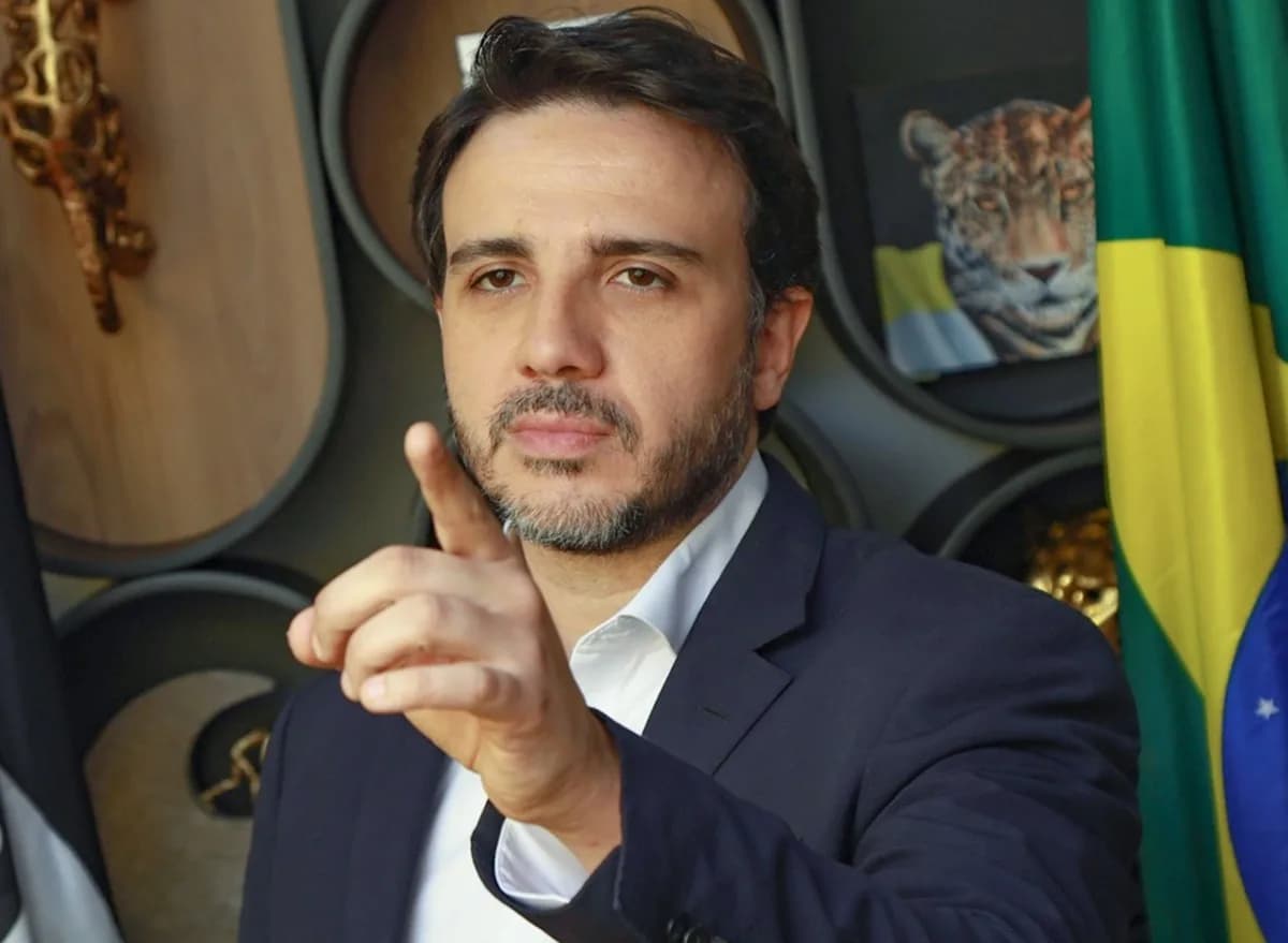 MPF pede R$ 500 mil a Renan Santos por fala sobre índios