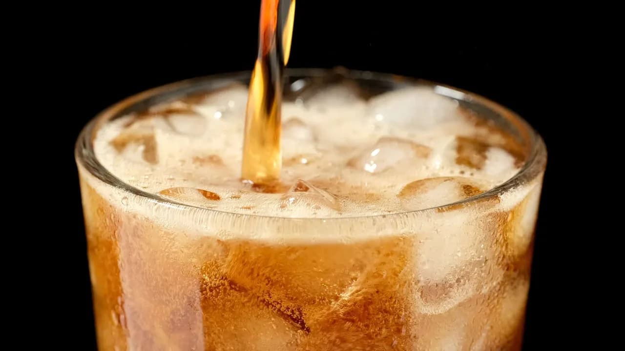 Bebidas açucaradas: risco de câncer gástrico sobe 2,45 vezes