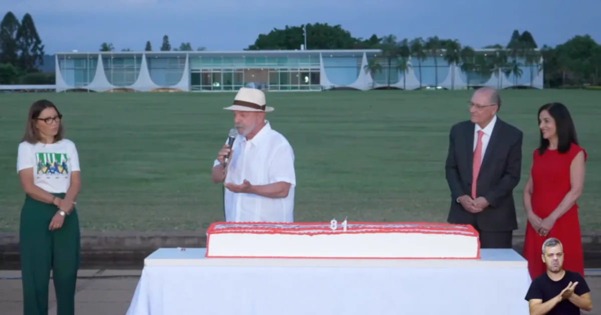 Flávio Bolsonaro: Lula chama viagem aos EUA de vergonhosa