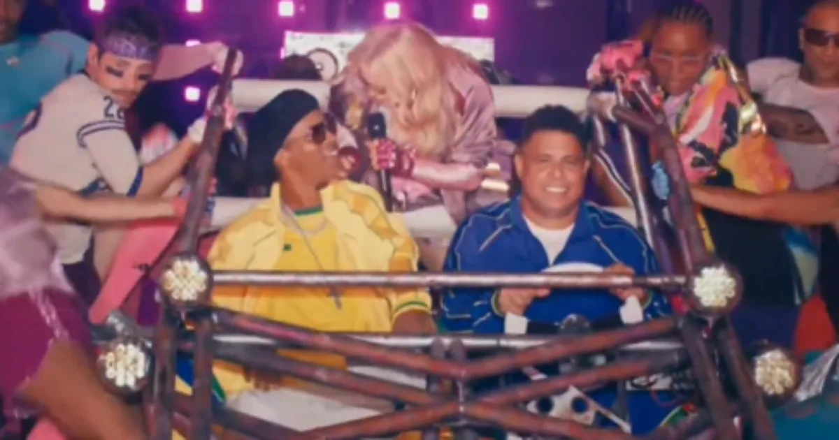 Ronaldinho toca atabaque com Will Smith na Copa 2018