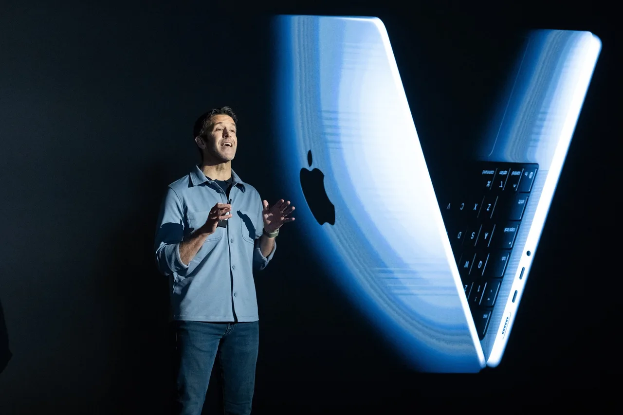 Apple pode apresentar MacBook com tela tátil em outubro