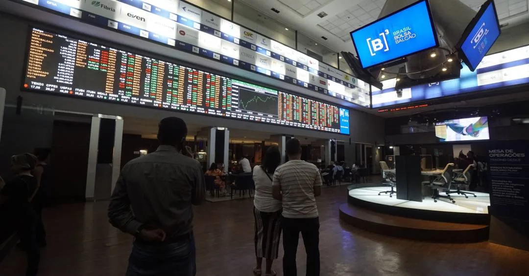 Ibovespa sobe 0,7% após 10 quedas com alta da Petrobras