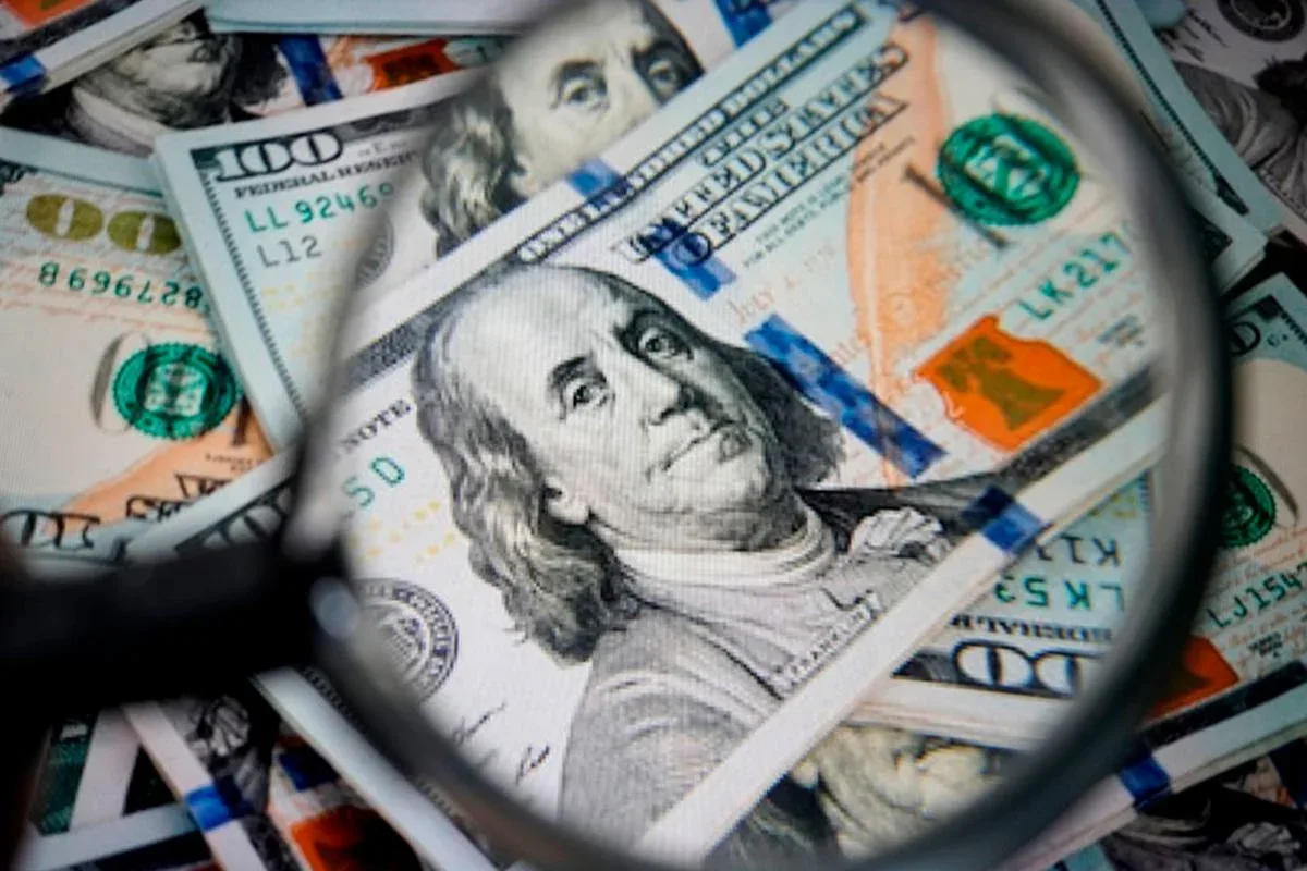 dólar recua 0,17% e fecha a R$ 5,16 após alta semanal