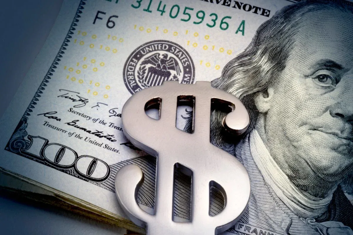 Dólar recua e Ibovespa sobe após dados do payroll dos EUA